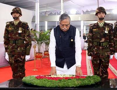 President pays tributes to Bangabandhu at Dhanmondi