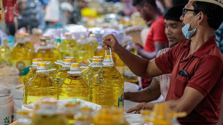 Soybean oil price drops by Tk 14 per litre