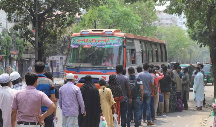 হরতালে গণপরিবহন সংকট, ভোগান্তিতে সাধারণ মানুষ