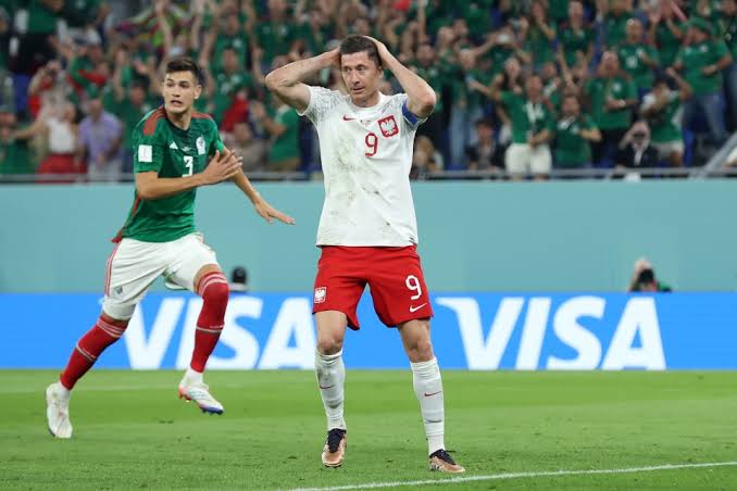 Lewandowski misses penalty as Poland and Mexico draw