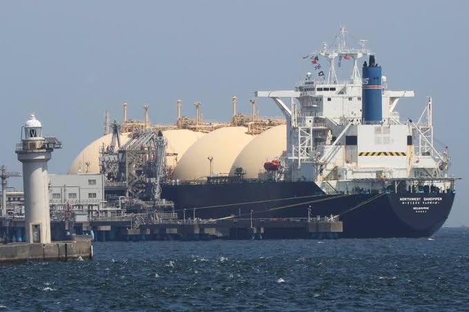 Govt adds 8 more firms as LNG suppliers from spot market