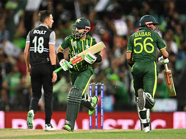 Pakistan reach final beating New Zealand by 7 wickets
