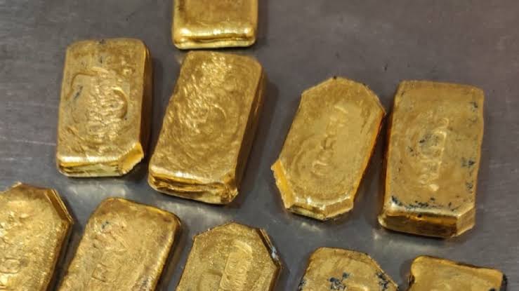 Narcotics officials arrest a person with 10 gold bars in Magura