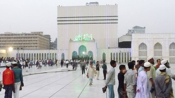 Gathering at mosques banned before and after prayers