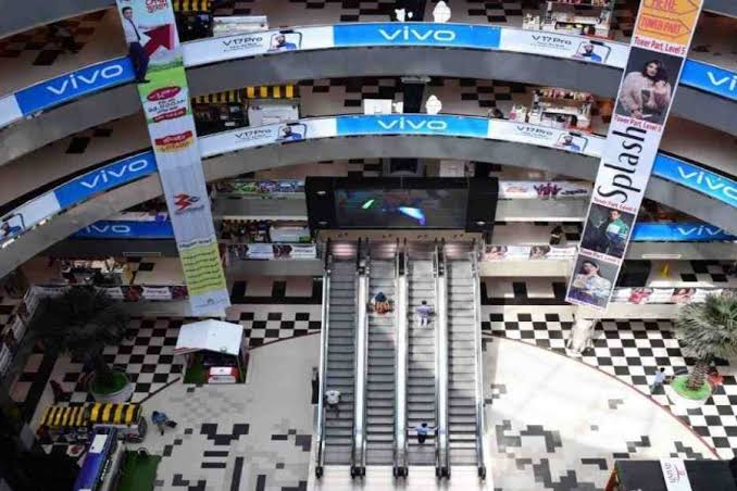 Malls, shops to remain open amid virus lockdown