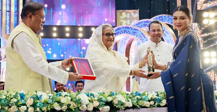 PM hands over National Film Award-2022 to 32 recipients