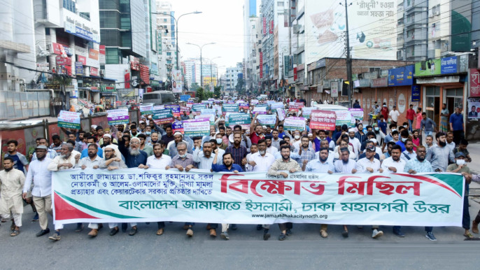 Jamaat rally shifts location after police barricade at Motijheel