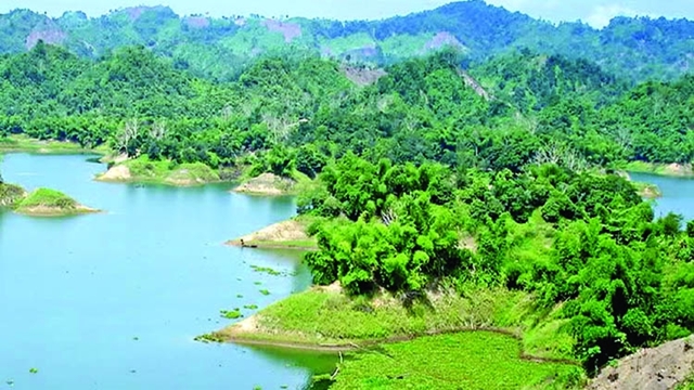 Bangladesh’s largest freshwater lake inching towards death