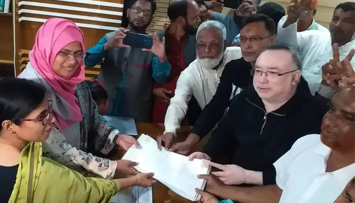 বগুড়ায় বিএনপির সাবেক এমপির মনোনয়নপত্র দাখিল