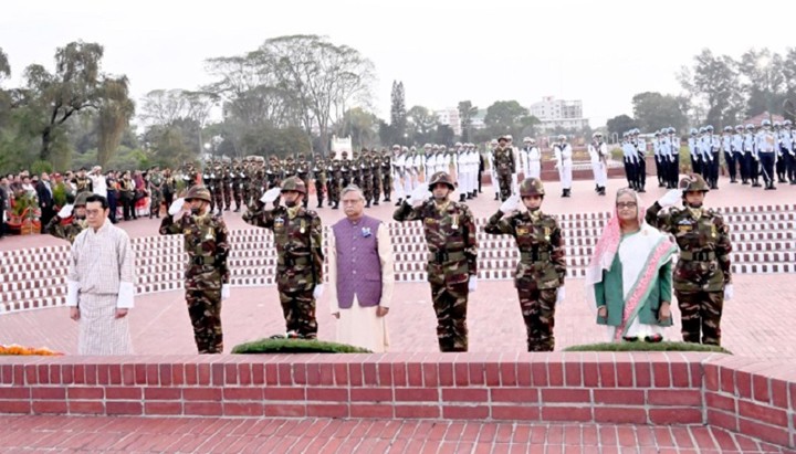 স্বাধীনতা দিবসে বীর শহীদদের প্রতি রাষ্ট্রপতি ও প্রধানমন্ত্রীর শ্রদ্ধা