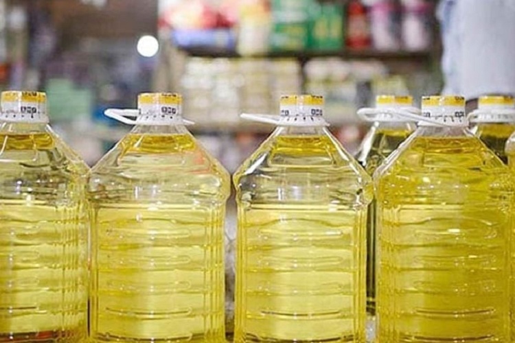 Three refineries to supply 2.75cr litres of soybean oil for TCB