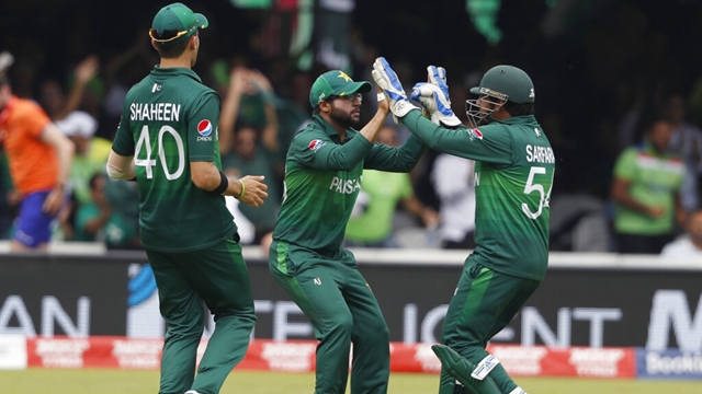 Pakistan stay in semis hunt, crushing SAfrica