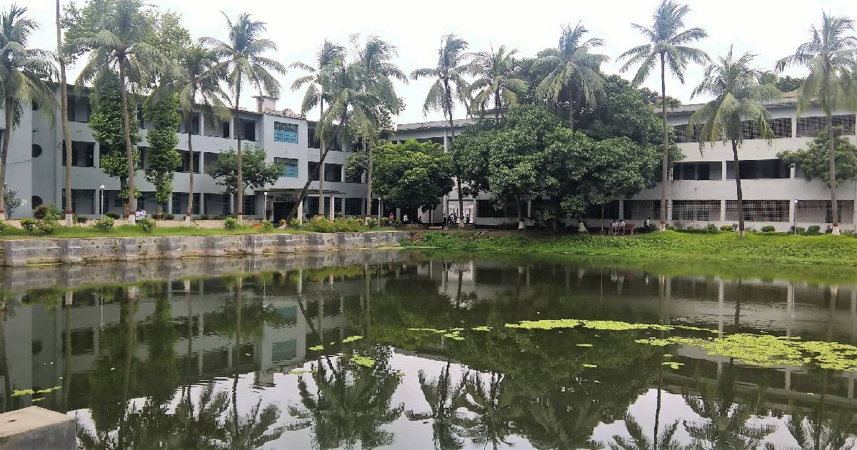 Throwing polytechnic principal into pond: 16 to face action