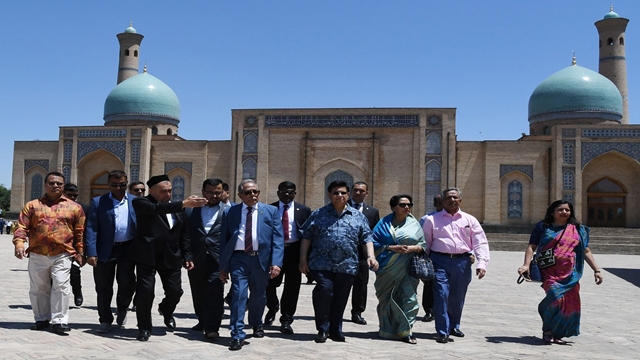 President offers doa at Imam Bukhari (R) mazar at Samarkand