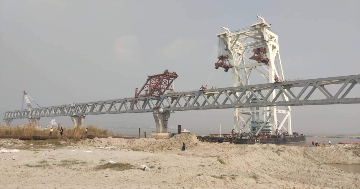 2.5 km of Padma Bridge visible as 16th span installed