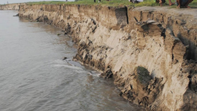 Jamuna erosion wreaks havoc on Sirajganj villages 