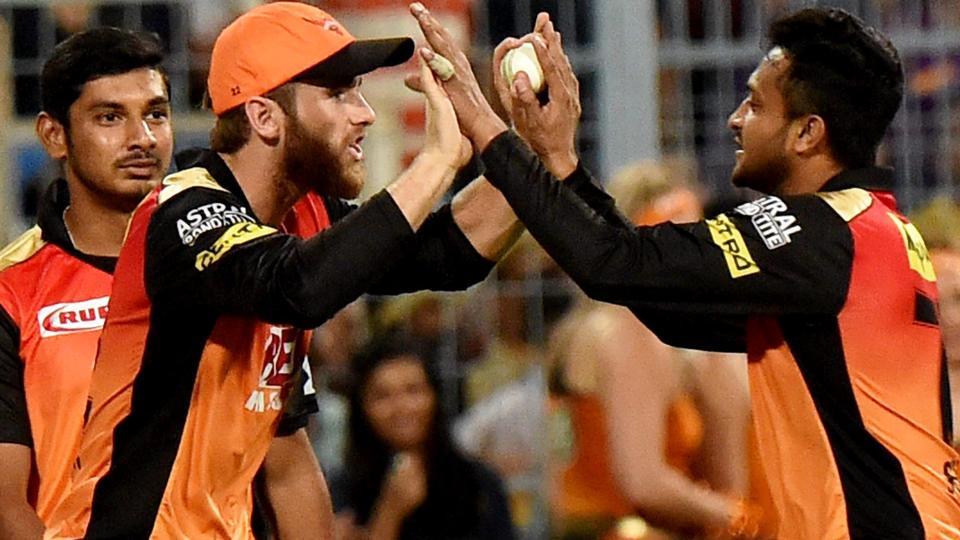 Sunrisers win by 5 runs, leave RCB season in mess