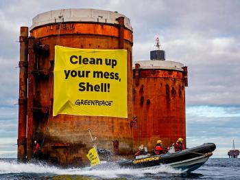 Greenpeace activists board Shell North Sea platforms
