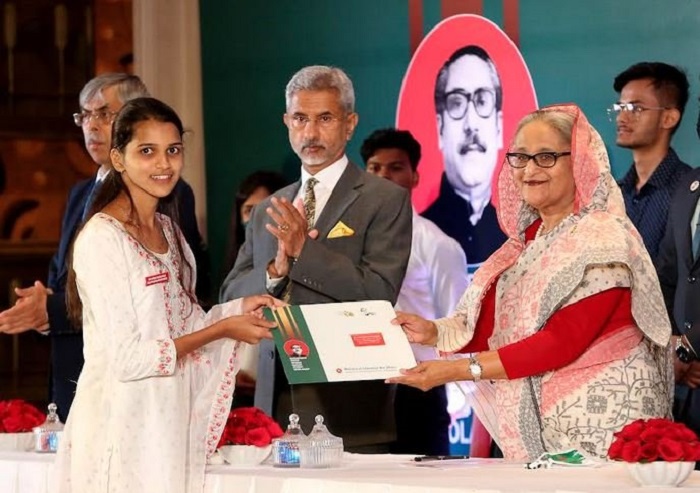 Hasina asks Indian and Bangladeshi youth to interact more to foster friendship