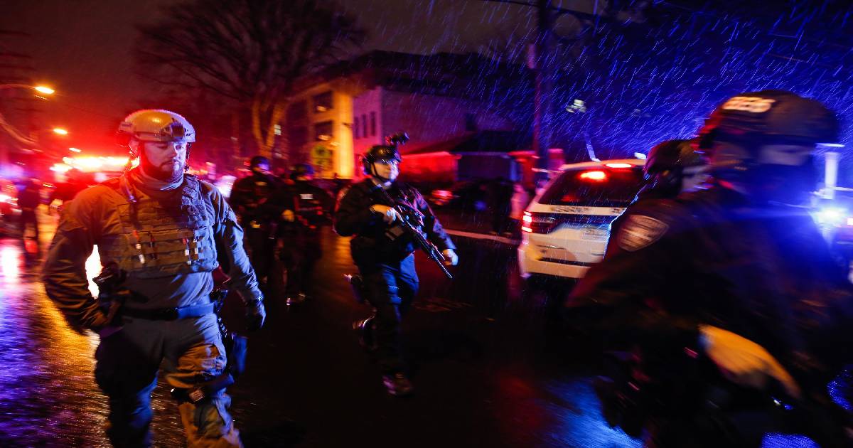 6 killed in New Jersey gunbattle, including police officer