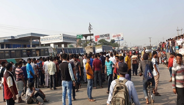 Transport strike: Narayanganj protesters waylay vehicles, take away keys