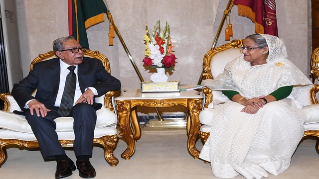 PM calls on President at JS.