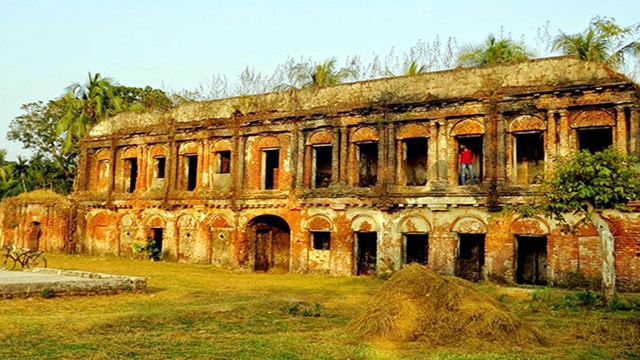 Archaeological ruins of Luktiya zamindar house are being wasted in vain