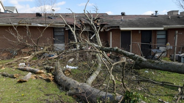 Tornadoes tear through Tennessee, 25 dead