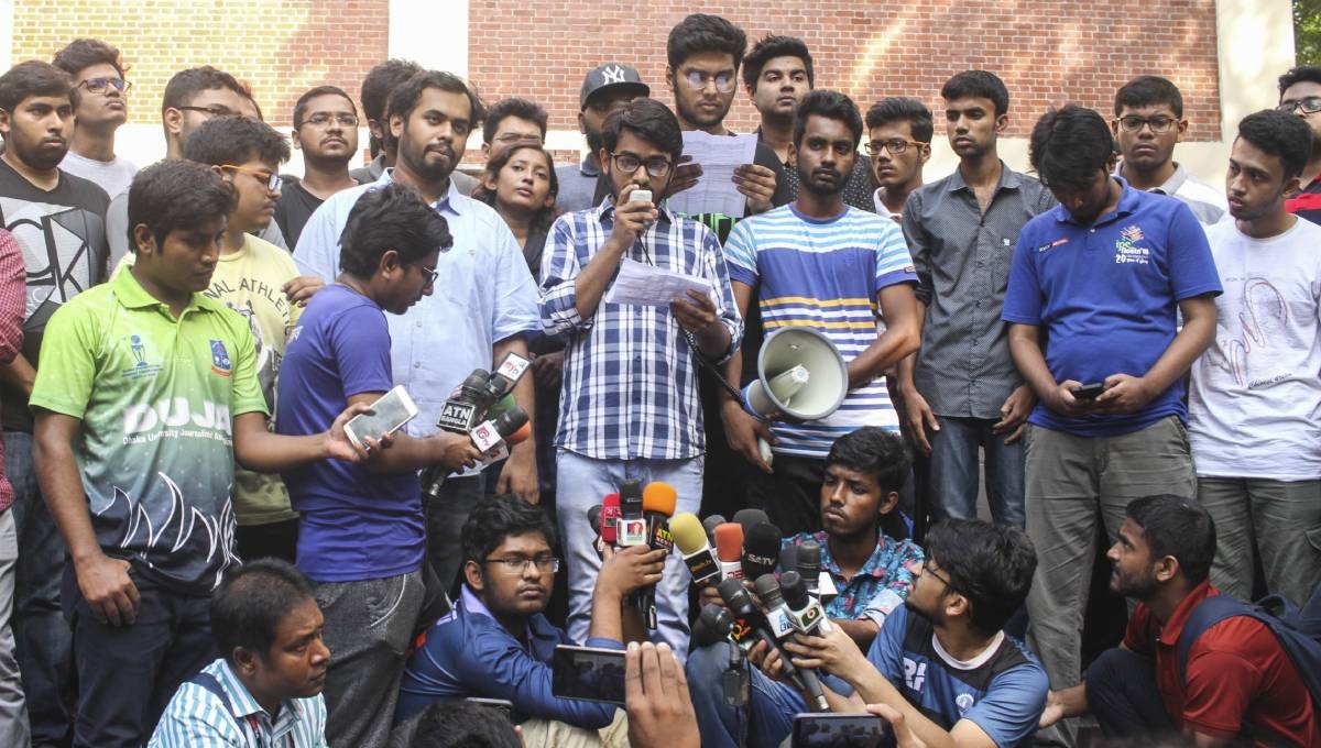Buet issues notice banning politics; students call off protest
