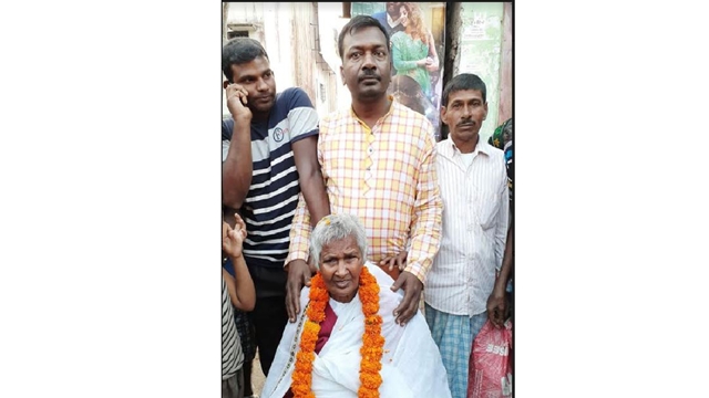 Mother, son reunite in Patuakhali after 17 years