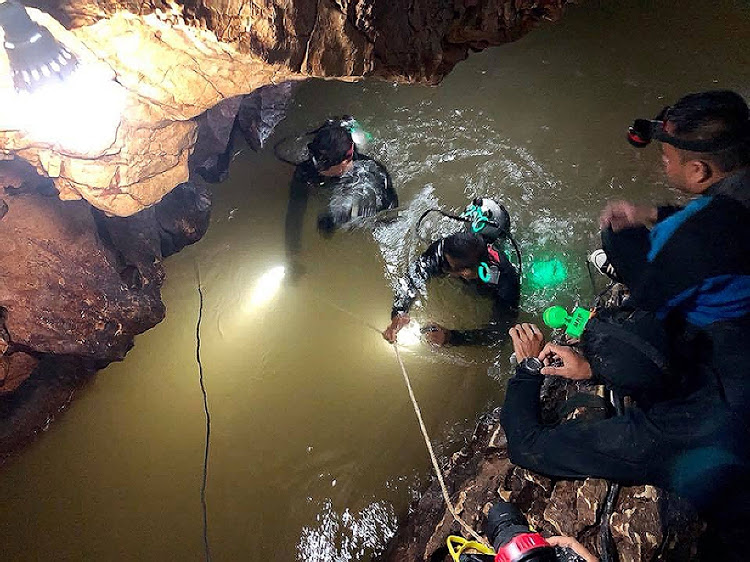Rescuers start mission to extract Thai cave boys