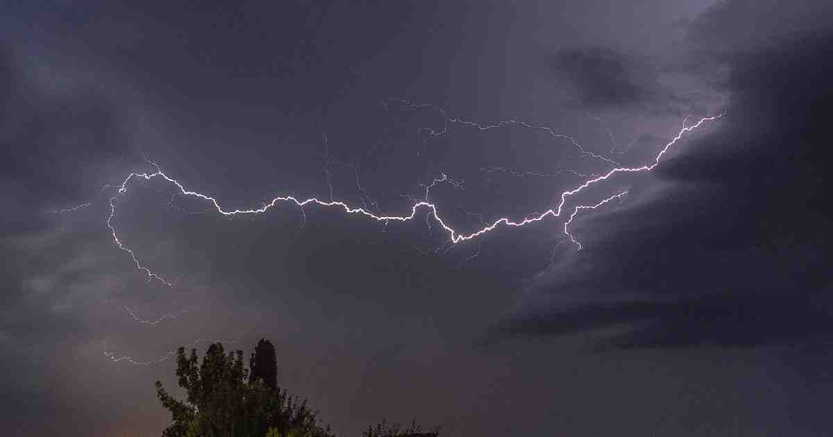 Lightning strikes kill 4 in Pabna 