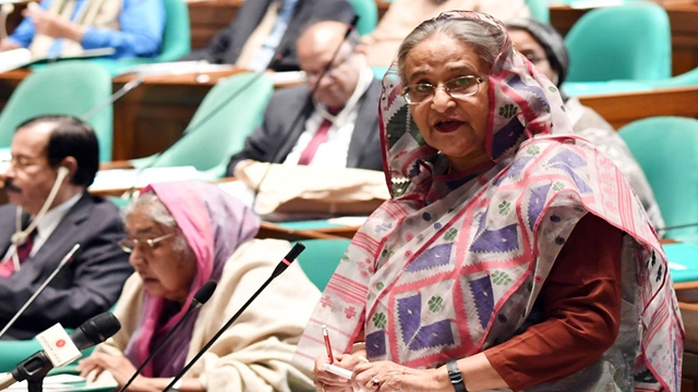 Govt wants to control traffic in Dhaka digitally: PM