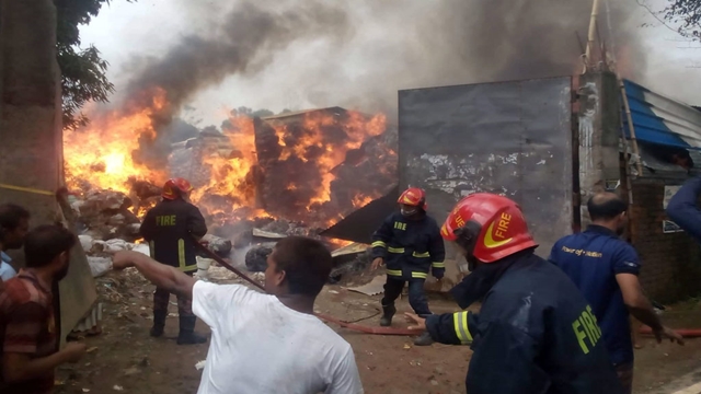 Fire breaks out at cotton warehouses in Tongi