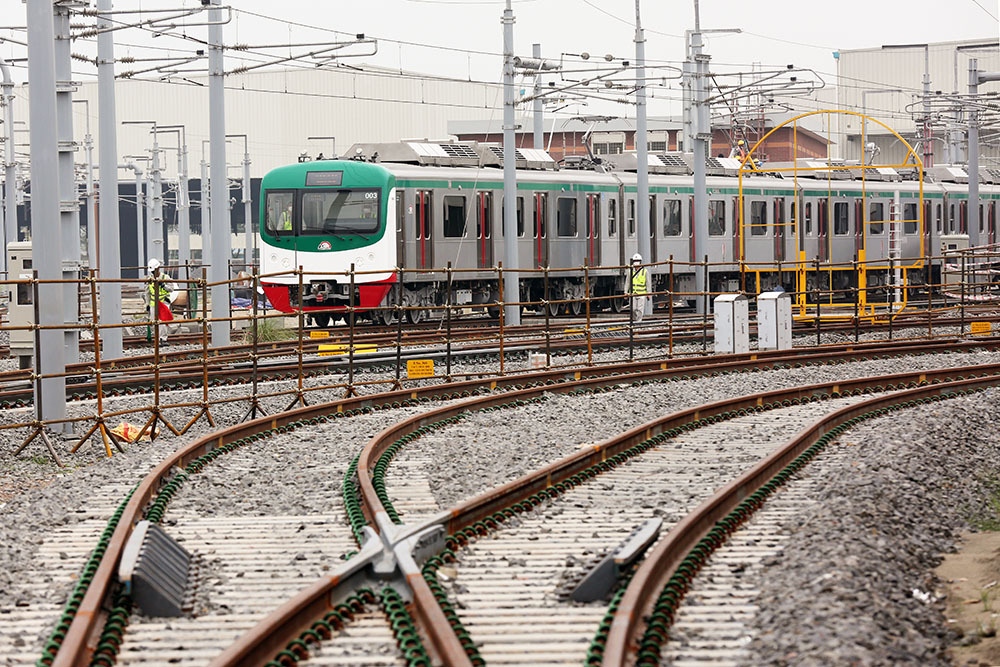 Dhaka's 1st metro train completes test run
